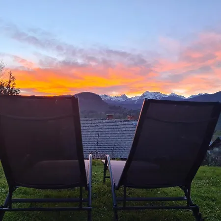 Book Your And An Amazing Views On Alps Сasa de vacaciones
